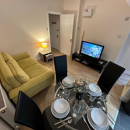 1-Bedroom Flat With Small Garden & Paid Parking In Finsbury Park, Highbury Лондон Экстерьер фото