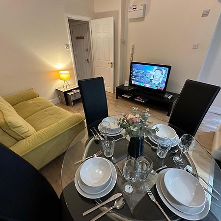 1-Bedroom Flat With Small Garden & Paid Parking In Finsbury Park, Highbury Лондон Экстерьер фото