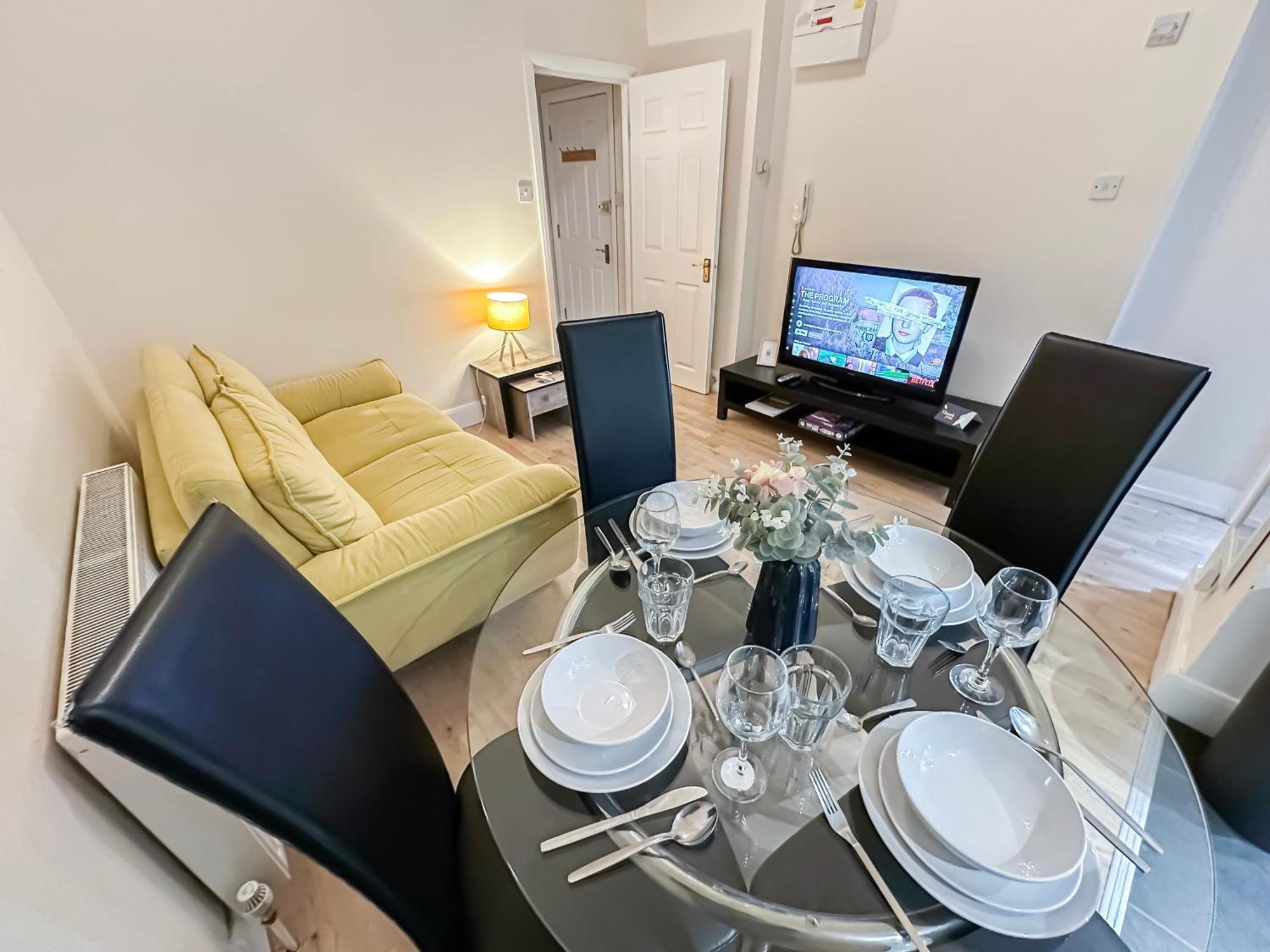 1-Bedroom Flat With Small Garden & Paid Parking In Finsbury Park, Highbury Лондон Экстерьер фото