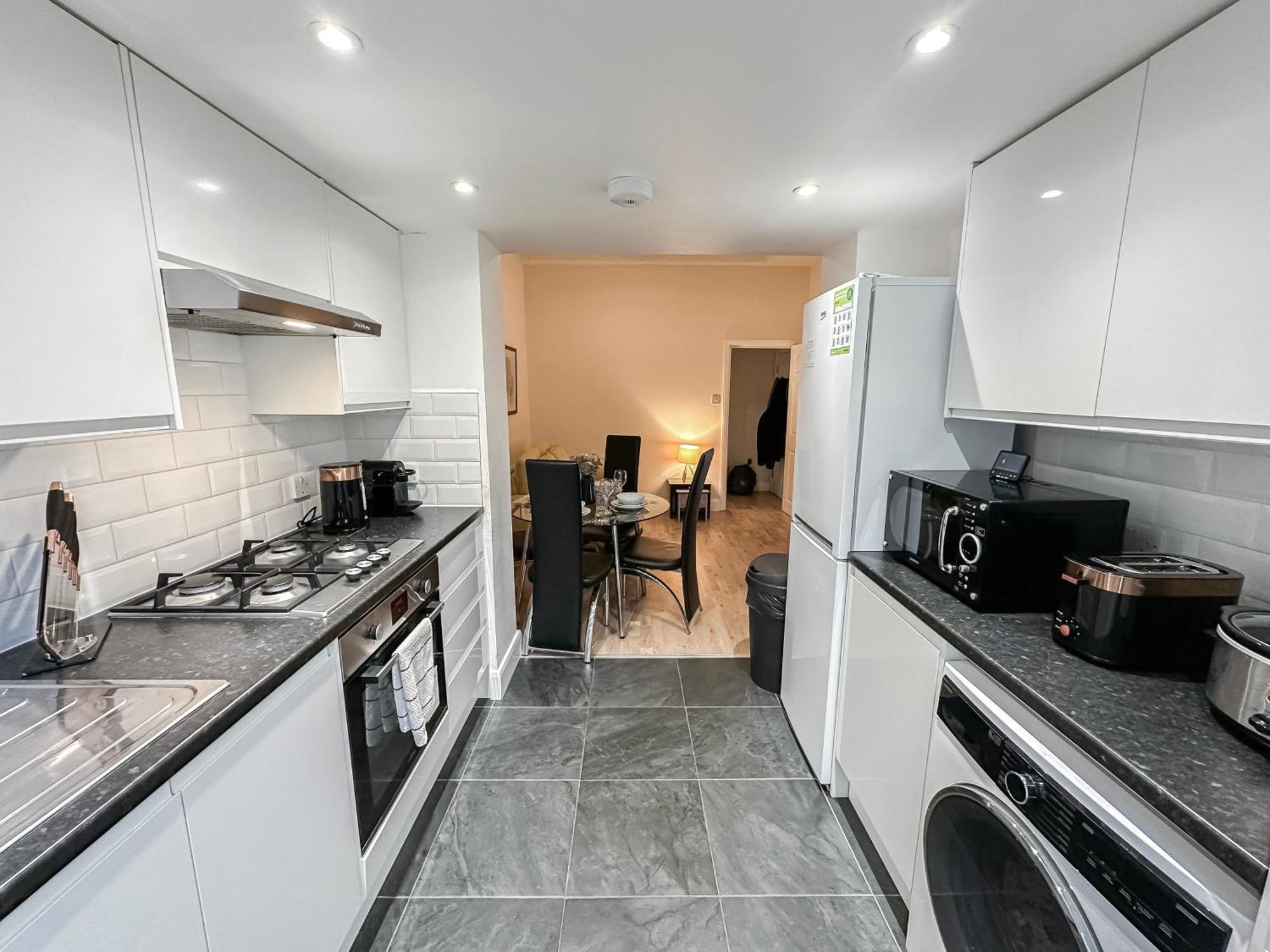 1-Bedroom Flat With Small Garden & Paid Parking In Finsbury Park, Highbury Лондон Экстерьер фото