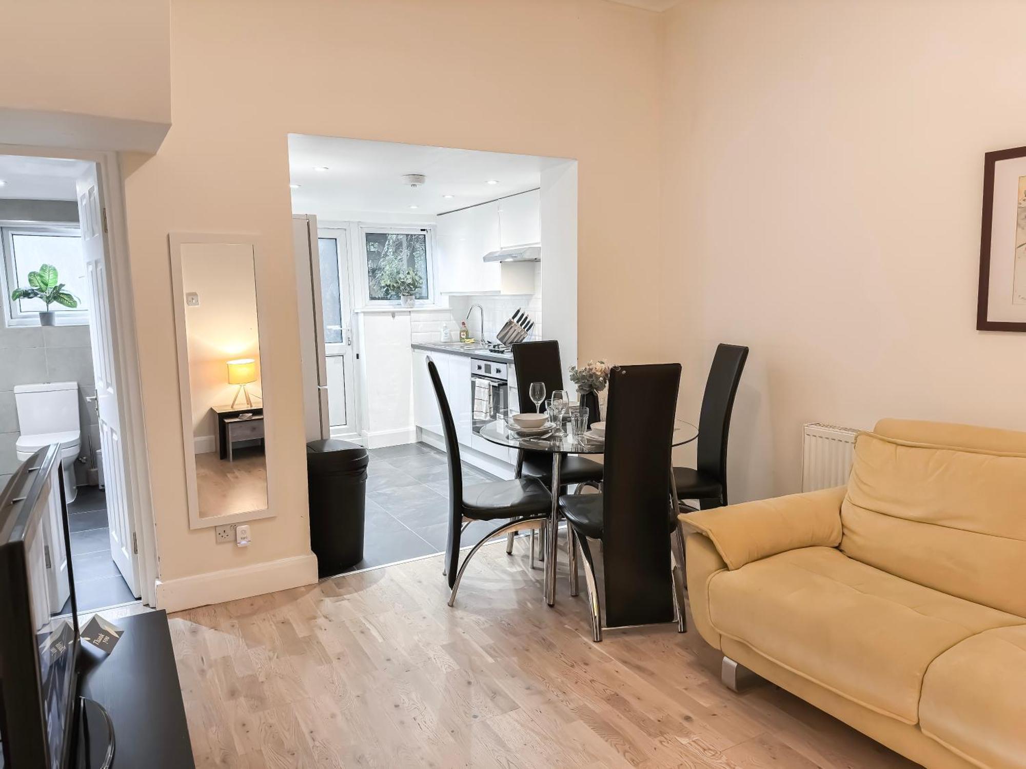 1-Bedroom Flat With Small Garden & Paid Parking In Finsbury Park, Highbury Лондон Экстерьер фото