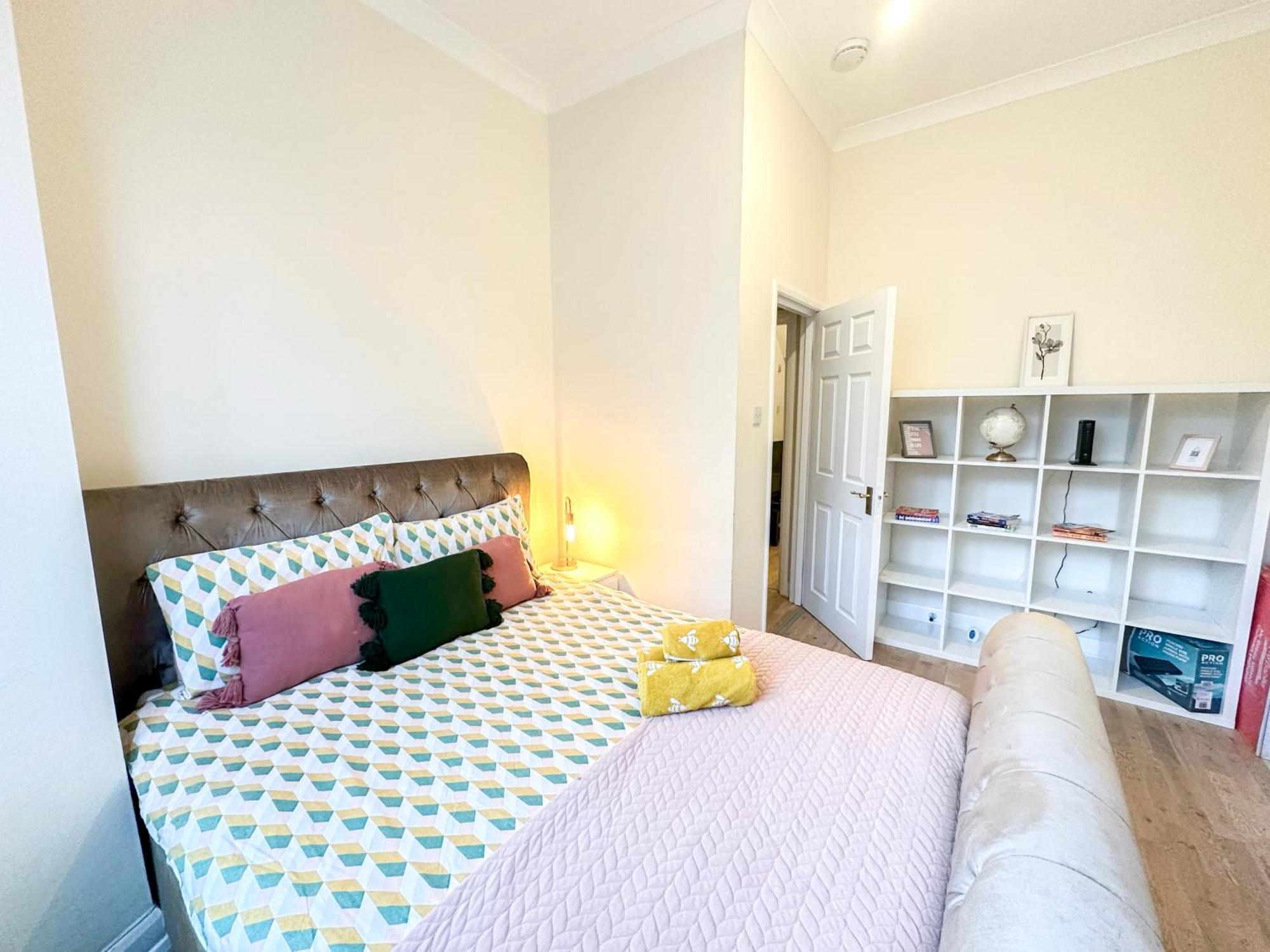 1-Bedroom Flat With Small Garden & Paid Parking In Finsbury Park, Highbury Лондон Экстерьер фото