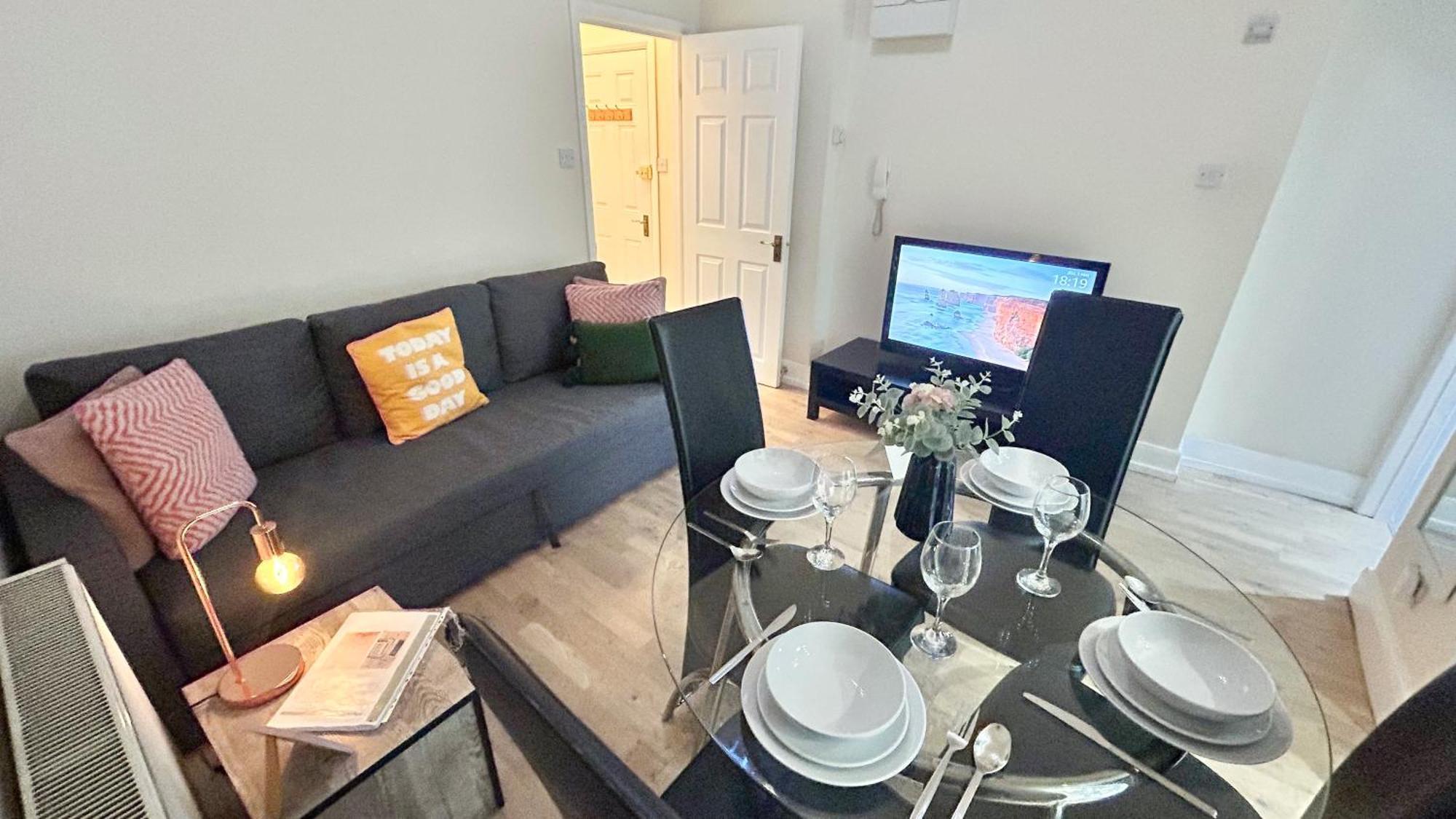 1-Bedroom Flat With Small Garden & Paid Parking In Finsbury Park, Highbury Лондон Экстерьер фото