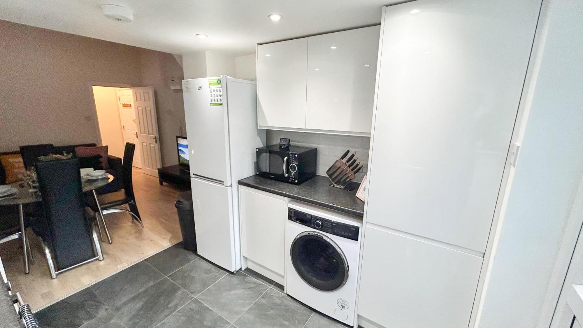 1-Bedroom Flat With Small Garden & Paid Parking In Finsbury Park, Highbury Лондон Экстерьер фото