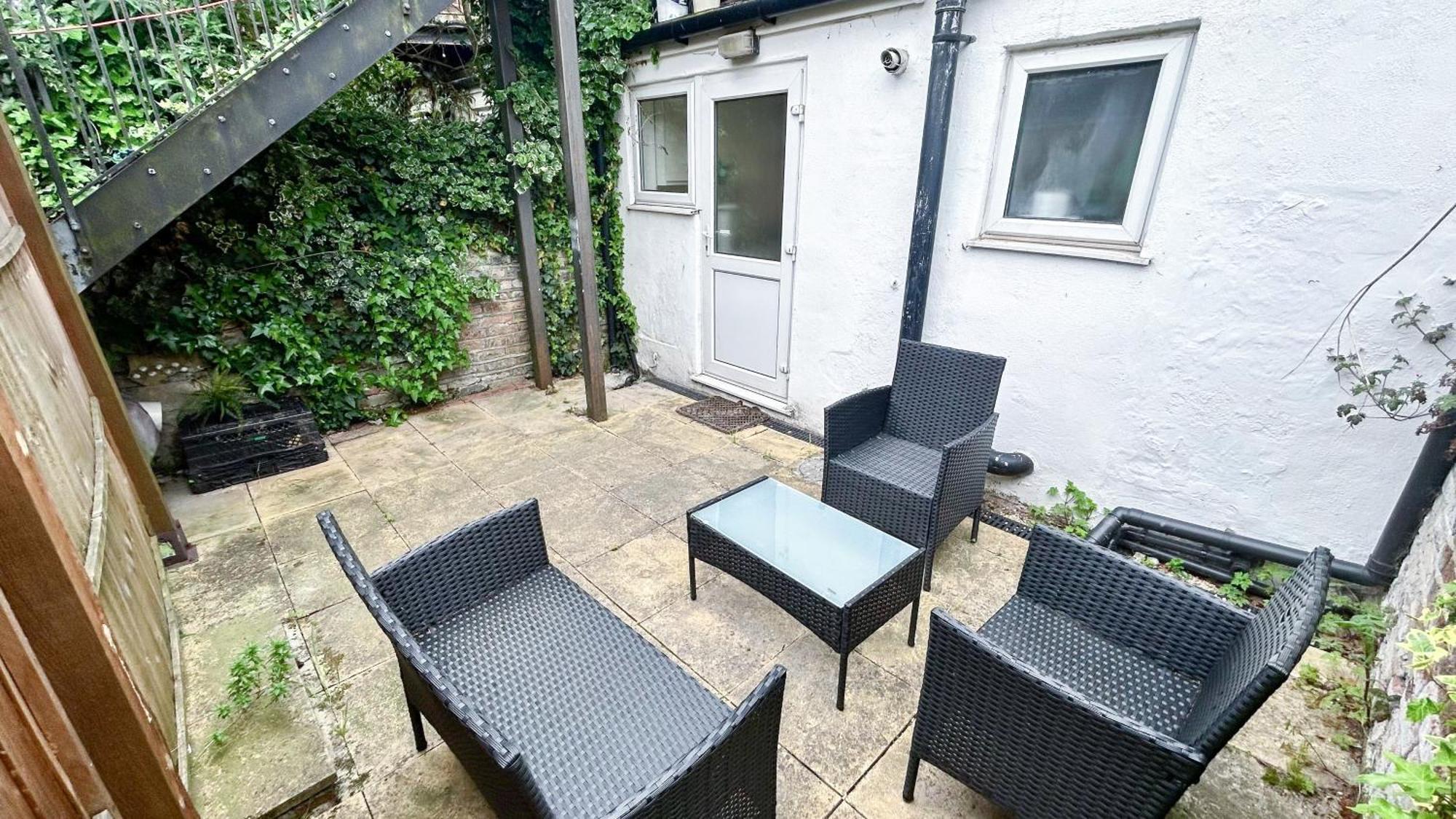 1-Bedroom Flat With Small Garden & Paid Parking In Finsbury Park, Highbury Лондон Экстерьер фото