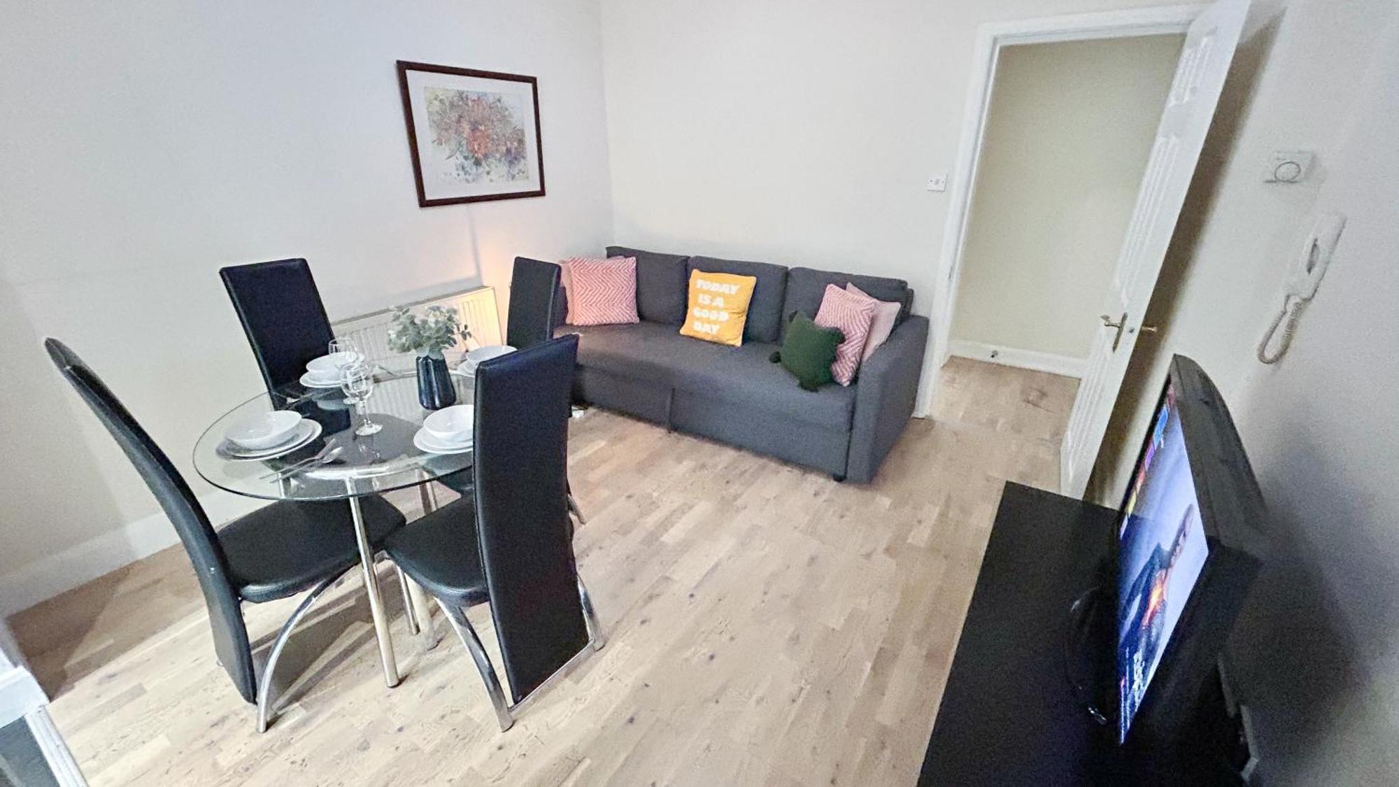 1-Bedroom Flat With Small Garden & Paid Parking In Finsbury Park, Highbury Лондон Экстерьер фото