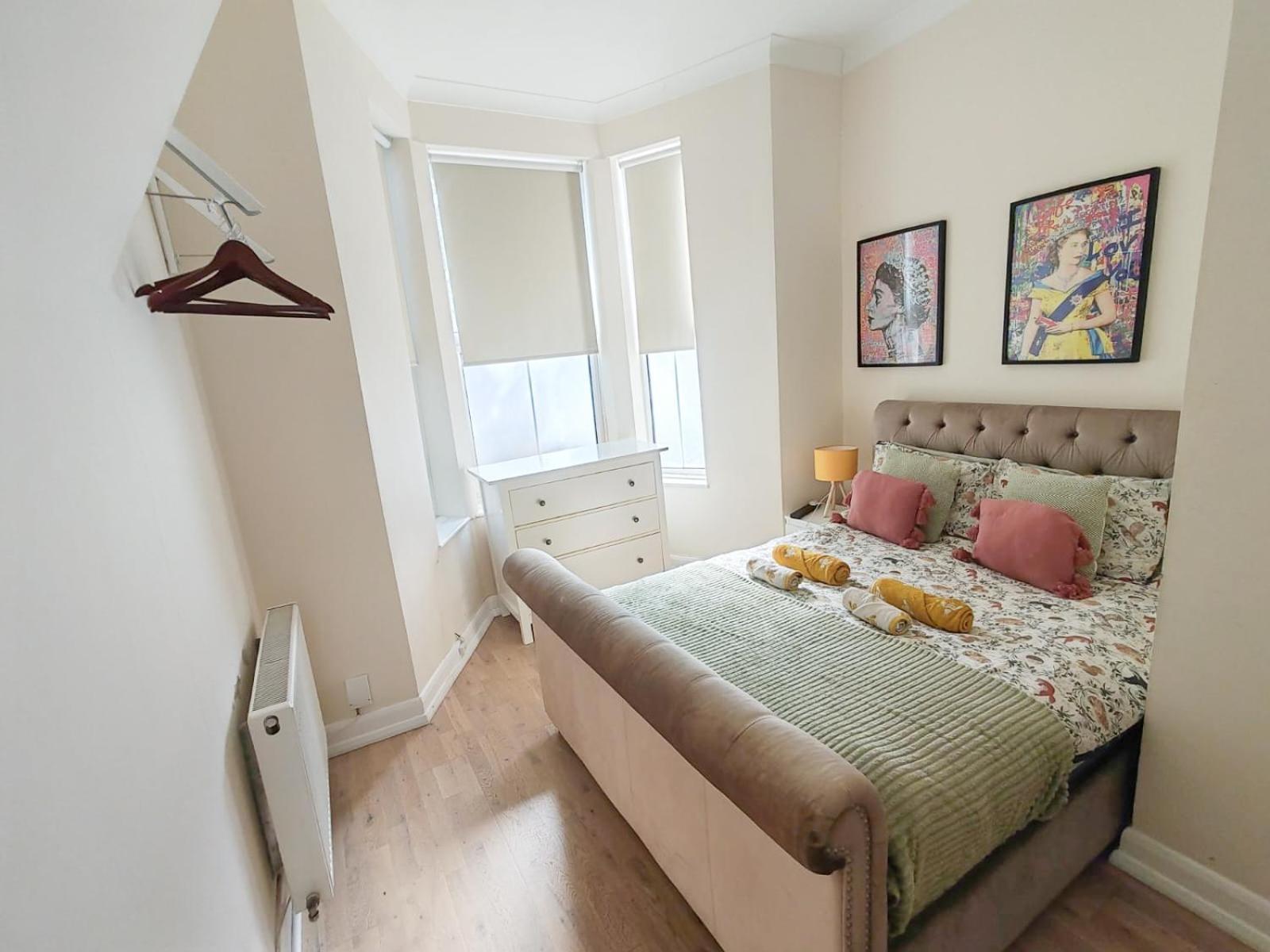 1-Bedroom Flat With Small Garden & Paid Parking In Finsbury Park, Highbury Лондон Экстерьер фото