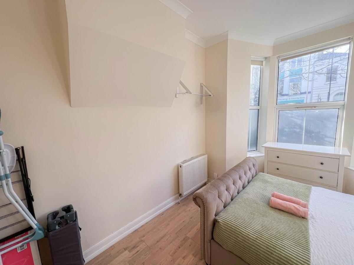 1-Bedroom Flat With Small Garden & Paid Parking In Finsbury Park, Highbury Лондон Экстерьер фото