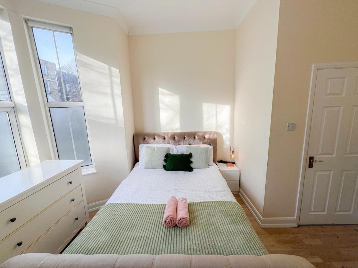1-Bedroom Flat With Small Garden & Paid Parking In Finsbury Park, Highbury Лондон Экстерьер фото