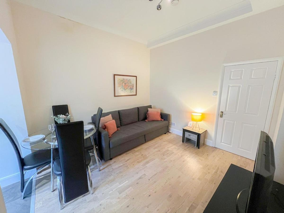 1-Bedroom Flat With Small Garden & Paid Parking In Finsbury Park, Highbury Лондон Экстерьер фото