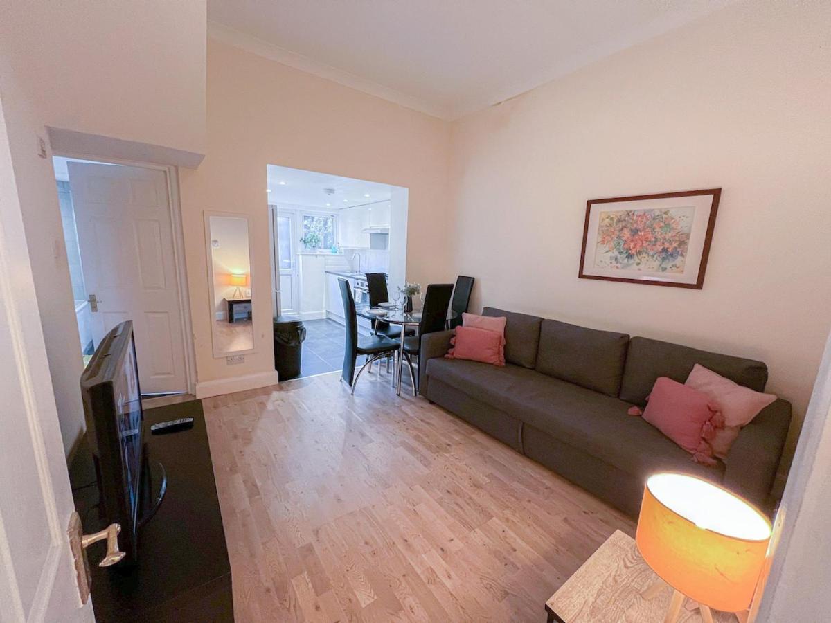 1-Bedroom Flat With Small Garden & Paid Parking In Finsbury Park, Highbury Лондон Экстерьер фото