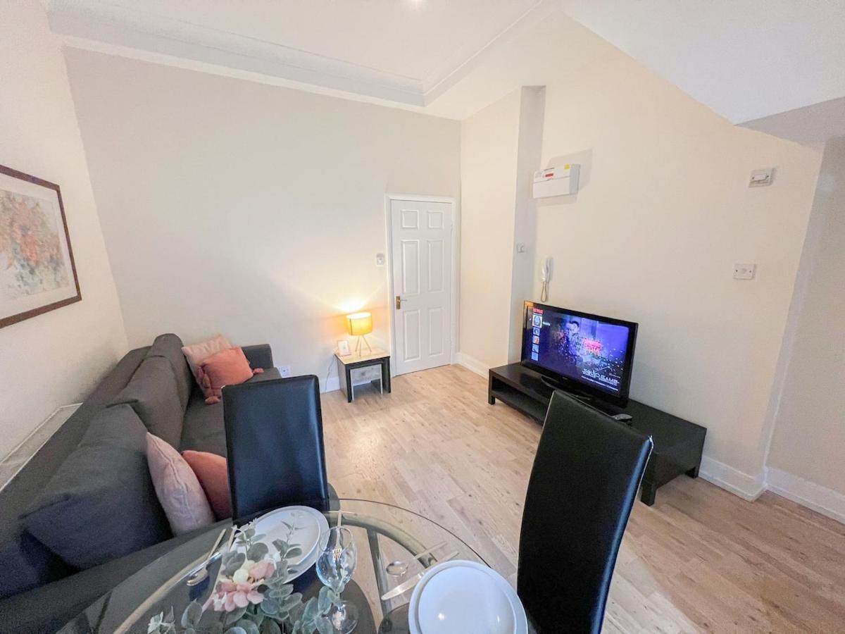 1-Bedroom Flat With Small Garden & Paid Parking In Finsbury Park, Highbury Лондон Экстерьер фото
