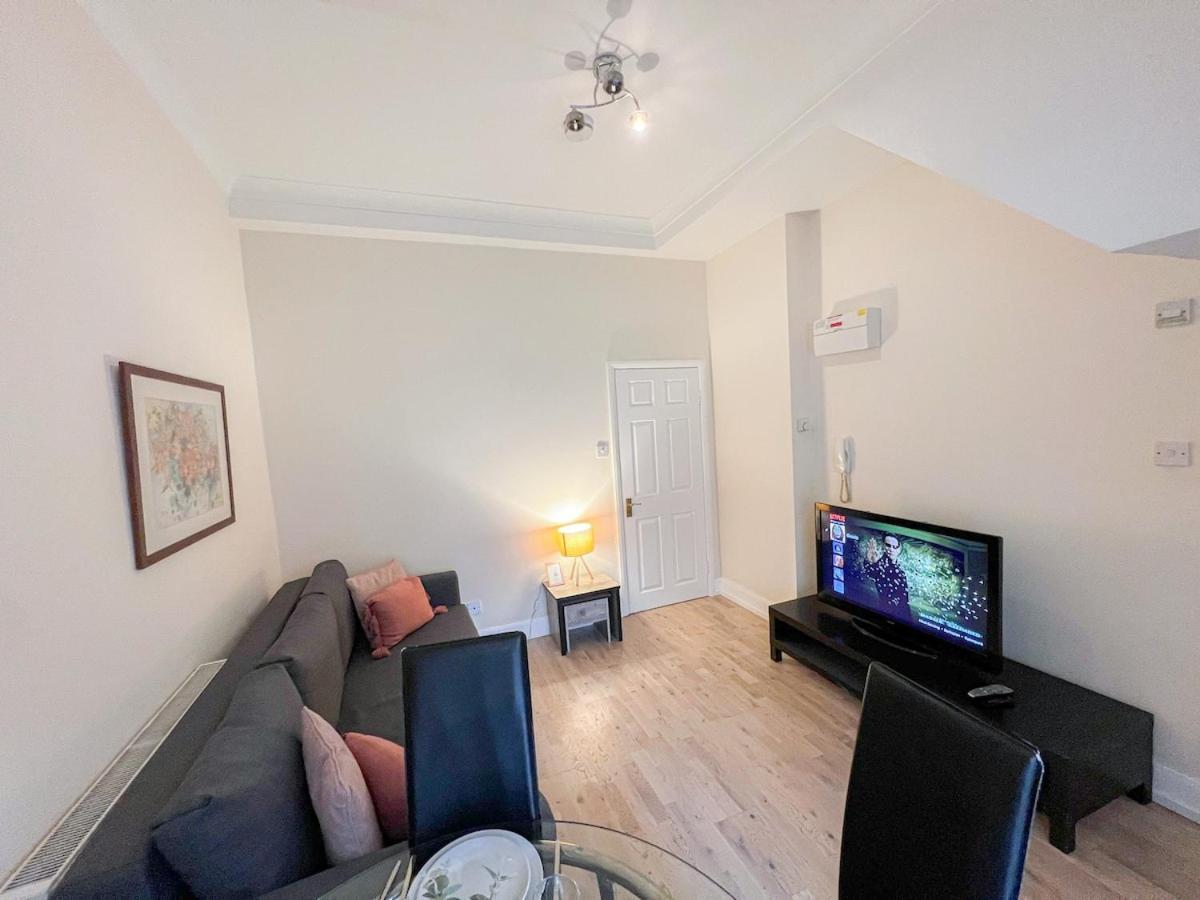 1-Bedroom Flat With Small Garden & Paid Parking In Finsbury Park, Highbury Лондон Экстерьер фото