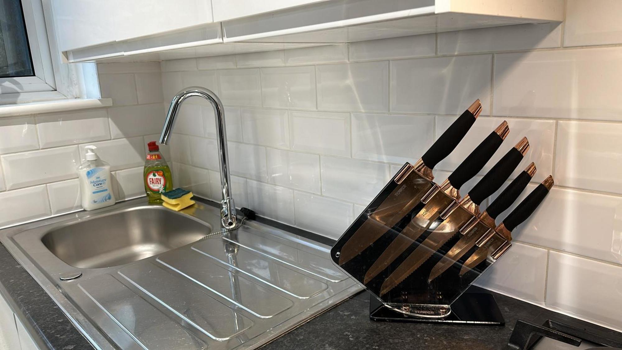 1-Bedroom Flat With Small Garden & Paid Parking In Finsbury Park, Highbury Лондон Экстерьер фото