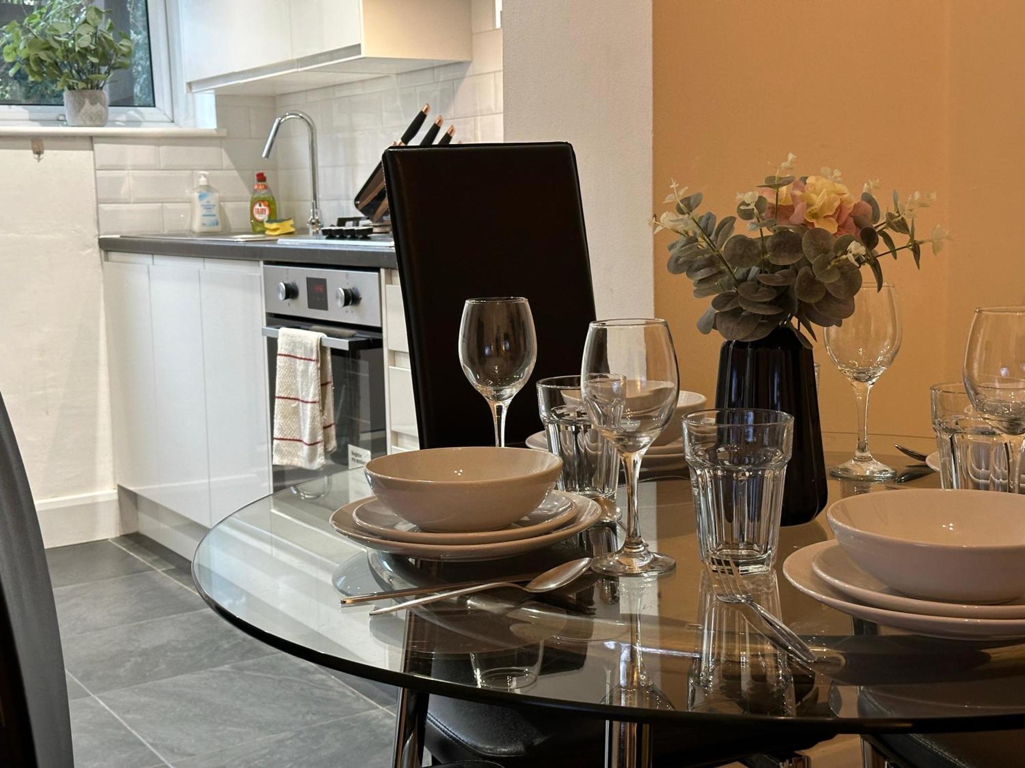 1-Bedroom Flat With Small Garden & Paid Parking In Finsbury Park, Highbury Лондон Экстерьер фото